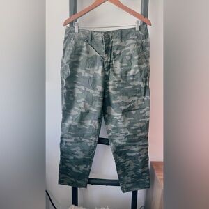 GAP Womebs’s Green Camo Cargo Pants